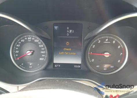 2015 Mercedes-Benz C 300 Luxury 4Matic z USA, uszkodzony, nr VIN 55SWF4KB3FU041584